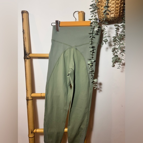 🛍️Offline By Aerie Leggings - Size M - Picture 1 of 7